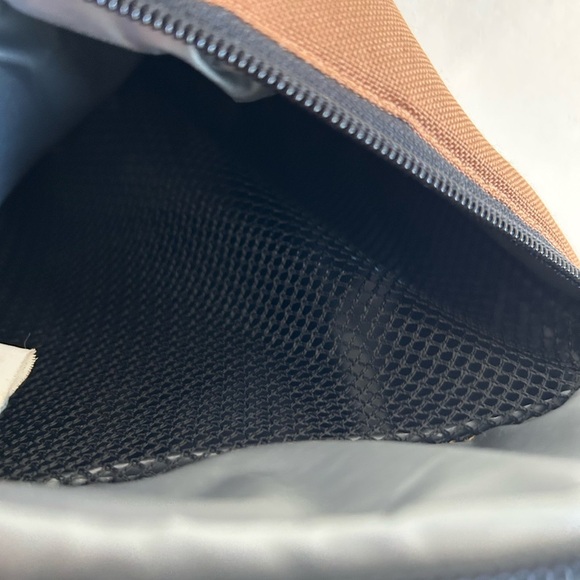 Carhartt Deluxe Dual Compartment
Insulated Lunch Cooler Bag - Picture 8 of 12